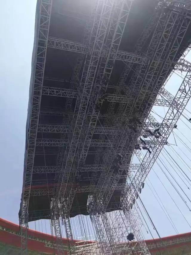 體育館演唱會(huì)太空桁架