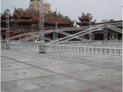 如何搭建舞臺桁架燈光音響工程？