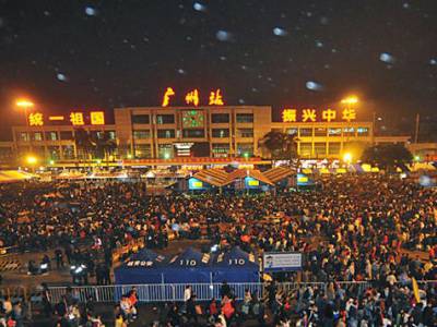 我擠不過去呀，能不能給寶寶開個“綠色通道”