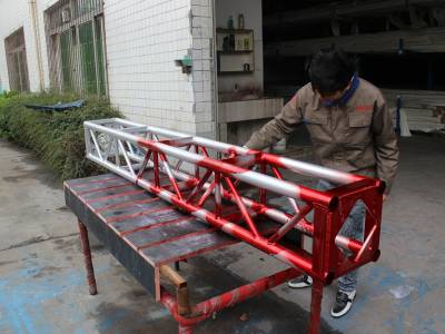 鋁架搭建容易出現(xiàn)事故的原因及解決方法